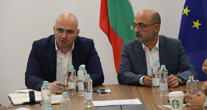 Министрите на туризма и на здравеопазването проведоха работна среща с туристическия сектор