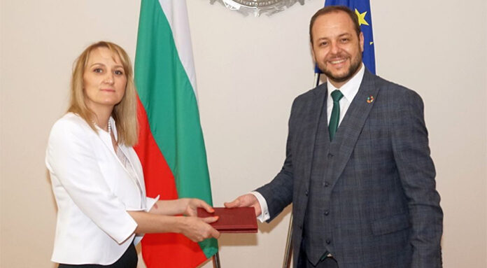 Министърът на околната среда и водите Росица Карамфилова пое поста от Борислав Сандов