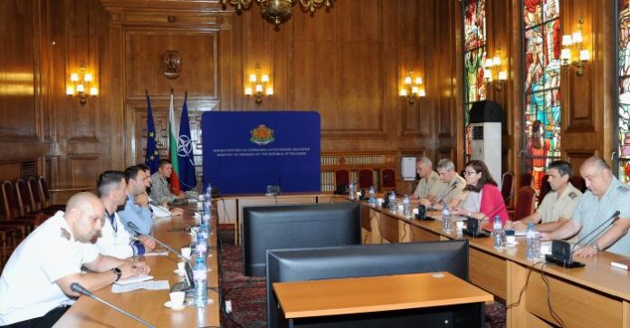 Теодора Генчовска се срещна с представители на студентските съвети от висшите военни училища