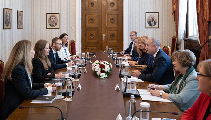 Президентът: България се нуждае от стабилно редовно правителство и работещ парламент