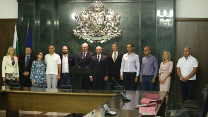 Иван Гешев награди 7 граждани, помогнали на катастрофиралите сръбски деца