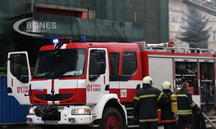 Една жена е загинала при пожар в хотел в София