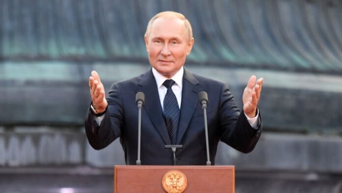 Путин надъхва за суверенитет и свобода по време на стотици арести на протестиращи