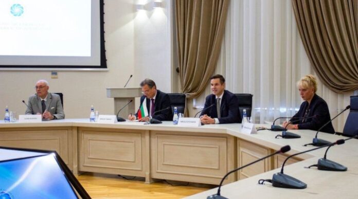 В рамките на посещението си в Азербайджан, министър Стоянов проведе среща с Парвиз Шахбазов