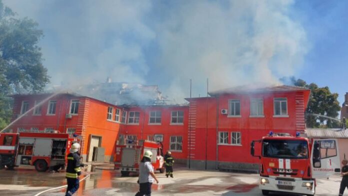 Пожар пламна в ОУ "Душо Хаджидеков" в Пловдив