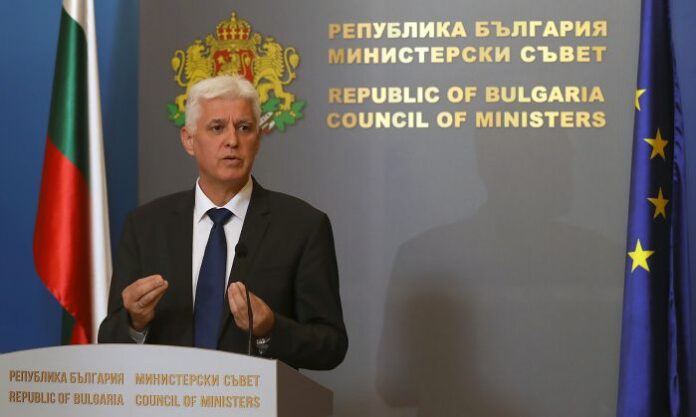 Министърът на отбраната: Вредно е да се пестят пари от националната сигурност