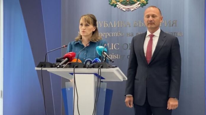 Министър Карамфилова: Никой от нас не желае да затваря големите горивни инсталации