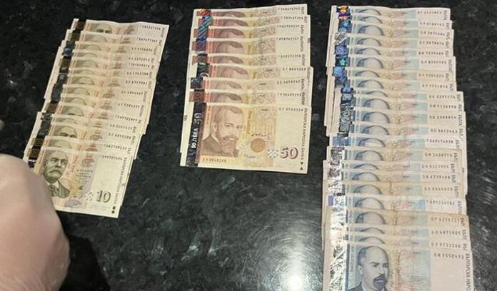 Служители на ГДБОП задържаха двама за склоняване към проституция