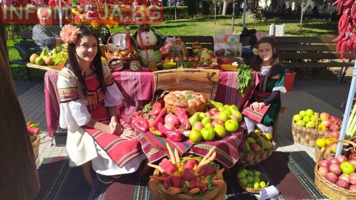 Читалището в Драговищица грабна приза за най-едра ябълка на празника на плодородието в Кюстендил