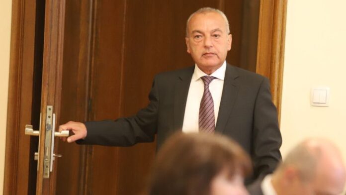 Гълъб Донев: Кабинетът преговаря с всички възможни доставчици на газ