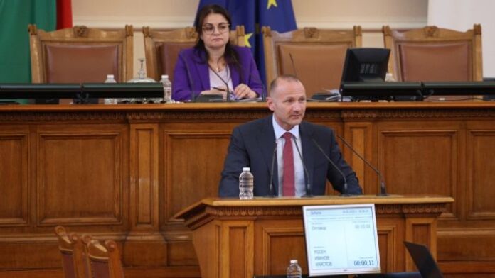 Енергийният министър се скара на депутатите: Свършете някаква работа!