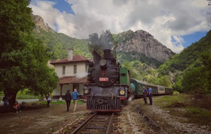 БДЖ организира пътувания с парен локомотив по теснолинейката