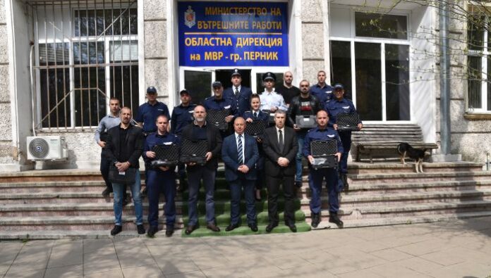 Полицията в Перник се сдоби с 15 пистолета „Валтер“