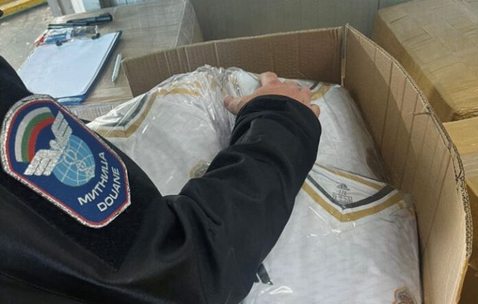 Над 75 000 „маркови“ стоки задържаха на МП Капитан Андреево