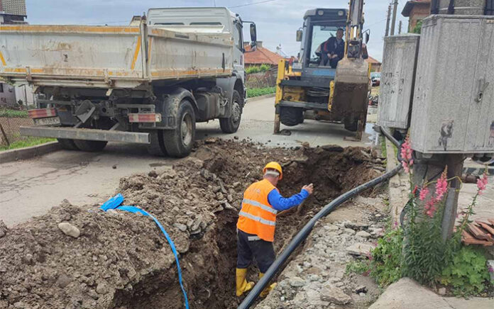 Ремонтират водопровод в Мосомище