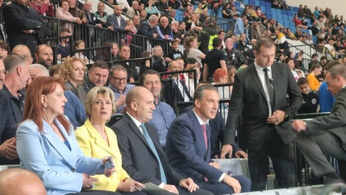 Радев откри спортна зала „Арена Бургас“