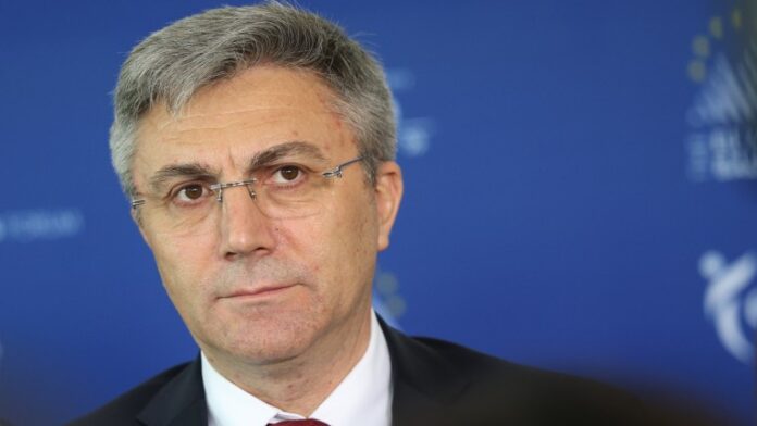 Карадайъ: Ако „сватбата" между ГЕРБ и ПП се случи, гражданите ще нахлуят в парламента