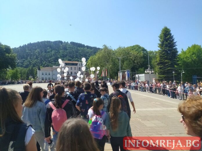 С празнично шествие Кюстендил отбеляза 24 май