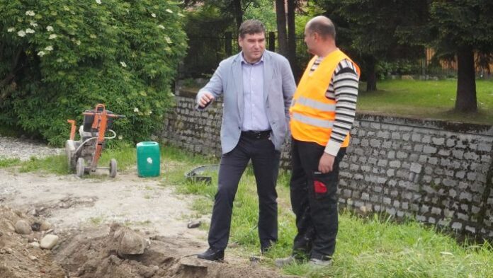 Община Разлог подменя водопровода на улица „Бела река“