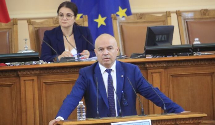 Народното събрание задължи министъра на енергетиката да се яви в парламента