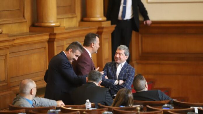 Тошко Йорданов: И Борисов, и Петков трябва да се откажат от имунитетите си