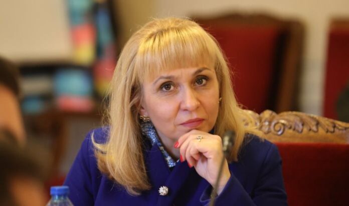 Ковачева поиска помощта от 300 лв. за децата от II, III и IV клас да се отпуска без бюрокрация