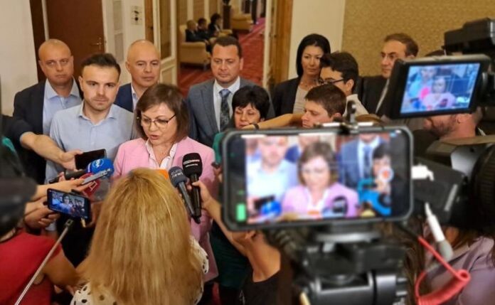 Нинова: Има две правителства - едно официално и едно на ГЕРБ и ДПС