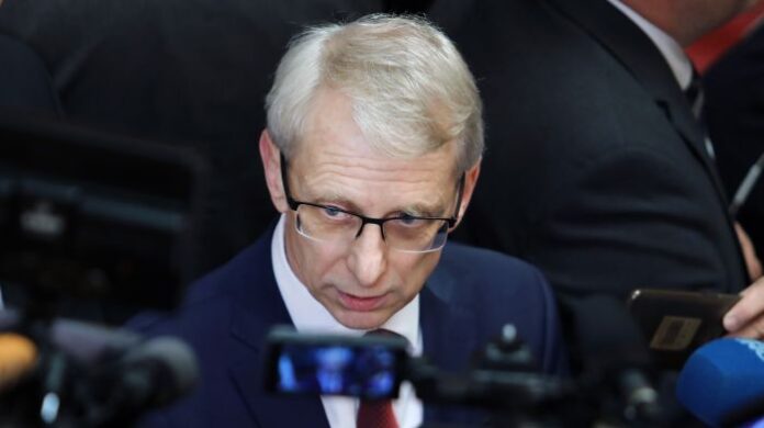 Денков към Радев: Служебното правителство също изпращаше военна помощ