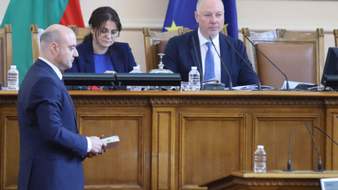 Славов: Залогът не е правителството, а бъдещето на страната