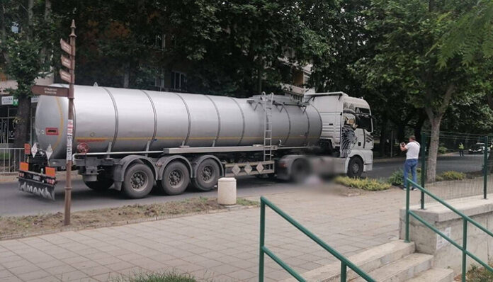 Цистерна блъсна и уби рускиня в Айтос
