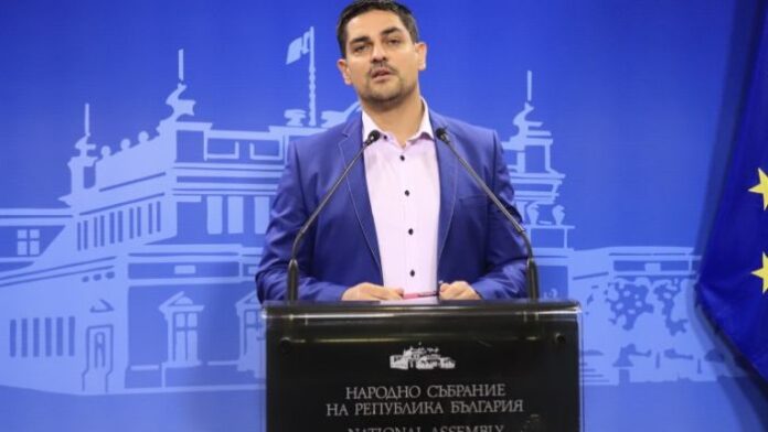Радостин Василев призова за оставка на новия кабинет