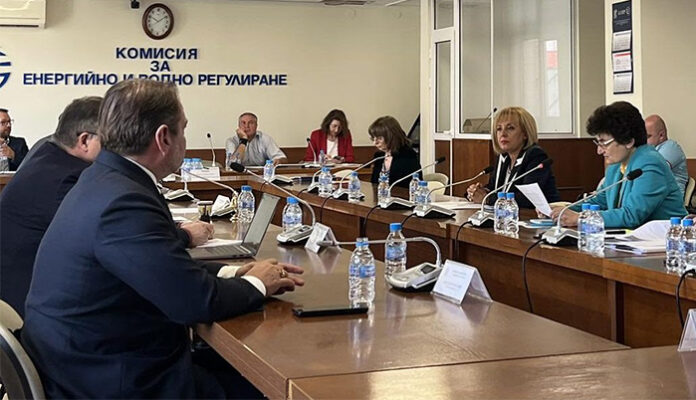 Мая Манолова към КЕВР: ДДС за парното трябва да остане 9%
