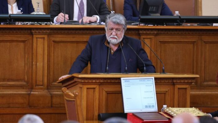 Вежди Рашидов: Пожертвах емоциите си в името на България, ще гласувам за правителство
