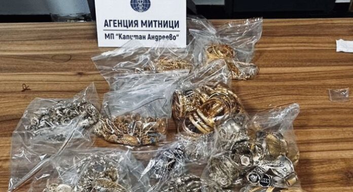 Водач скри контрабандно злато за над 76 000 лв. в шкаф на камион