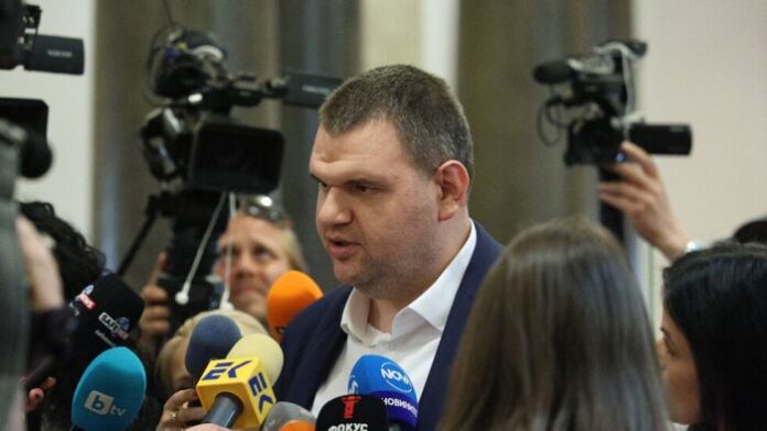 Пеевски след среща с Петков: Целта е общ проект за конституционни промени
