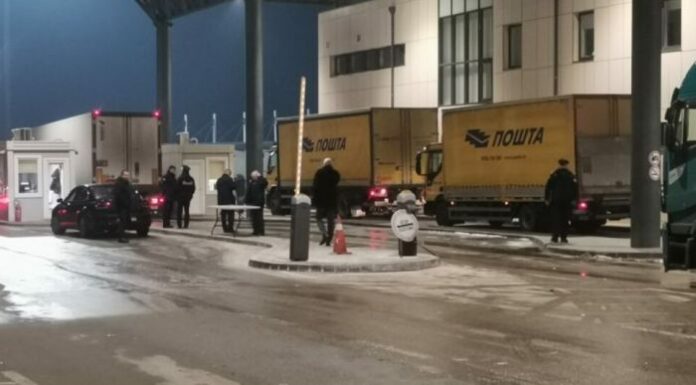 Сръбски камиони блокираха пътищата от Косово към Сърбия
