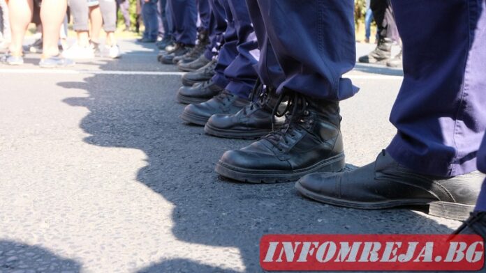 Полицаи от Шумен върнаха усмивката на дете и надеждата на родителите му