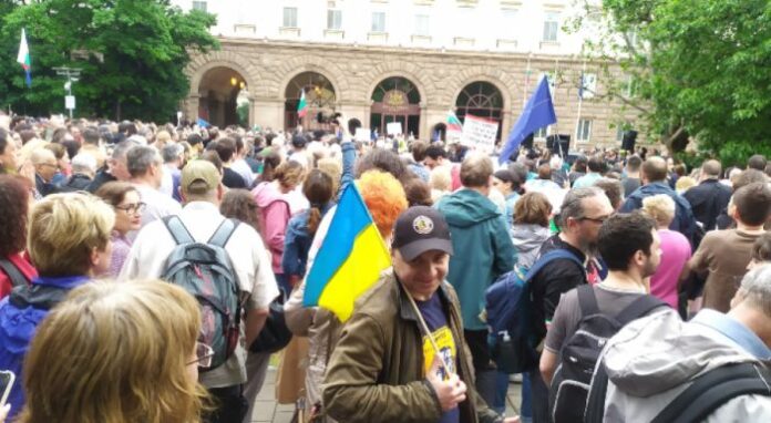 Протест пред президентството в подкрепа на парламентарната република в ЕС и НАТО