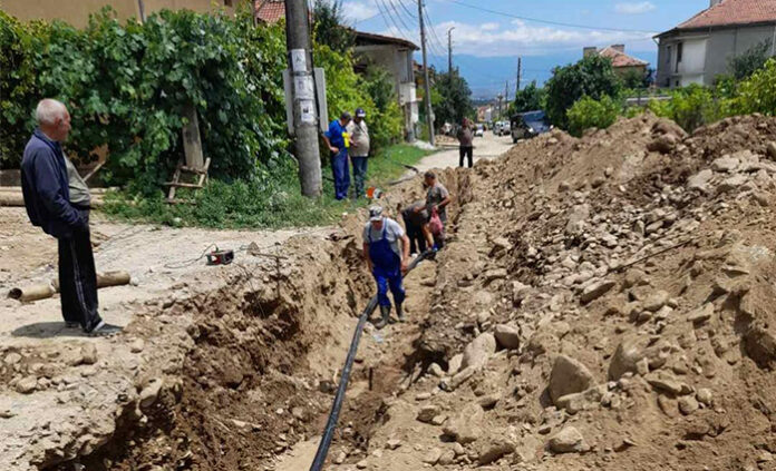 Започна полагането на нов водопровод в село Първомай