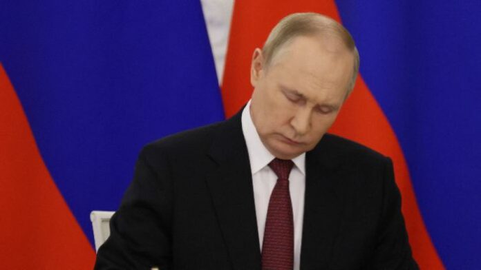 Путин подписа закон, позволяващ арест за неподчинение при военно положение
