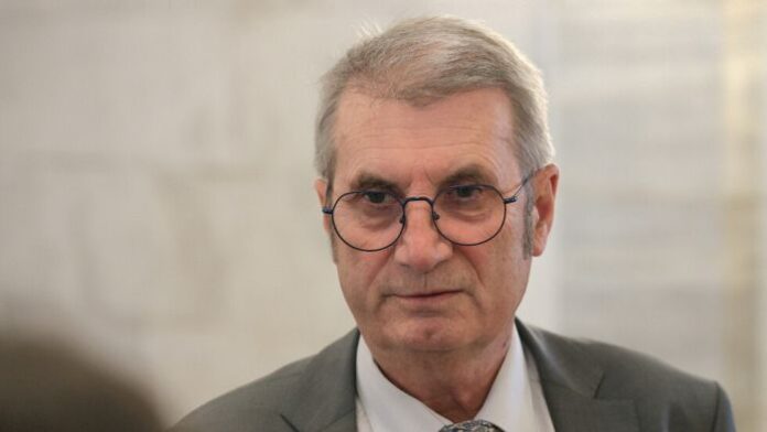 Хинков: Вероятно ще връщаме евросредства за модернизация на спешната помощ