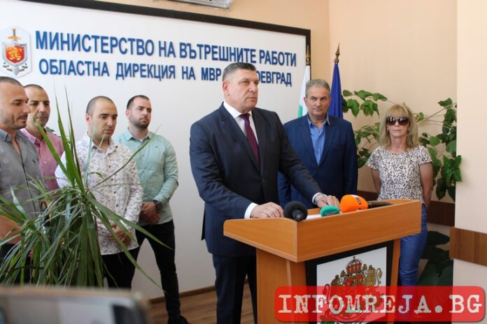 Наградиха жена от Сандански, съдействала за разкриването на телефонни измамници
