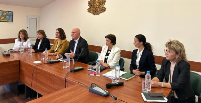 Министър Цоков: Екипността и приемствеността са ключов приоритет в образованието