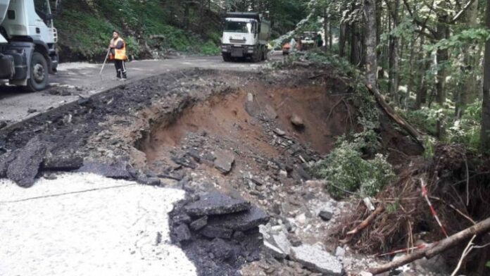 Без достъп за автомобили остана село в община Ружинци