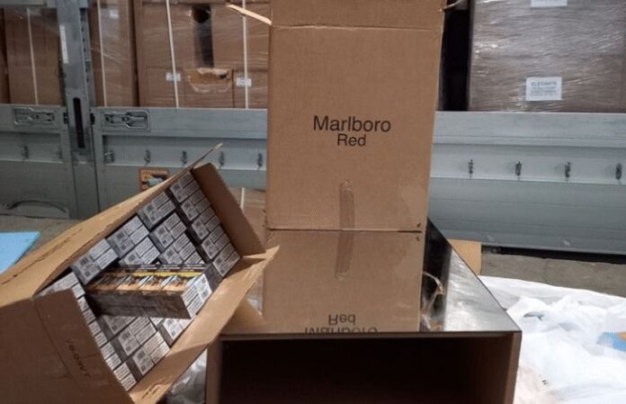 Задържаха 30 000 кутии цигари, скрити в мебели на ГКПП Лесово