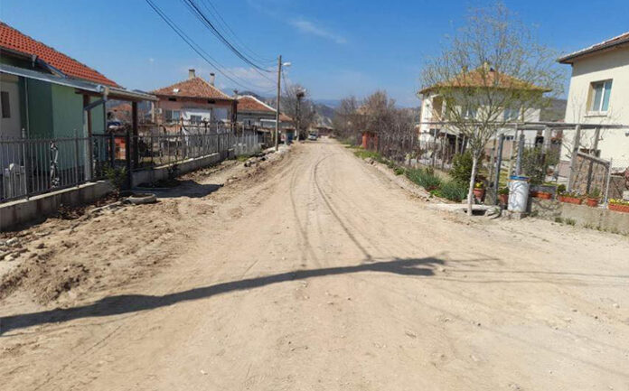Ремонтират улици, водопроводи и канализации в 15 населени места в Петричко