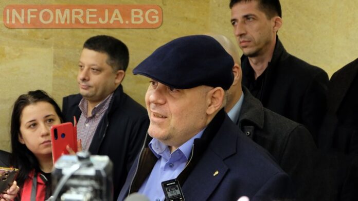 Гешев поиска да бъде изслушан - на закрито заседание в НС