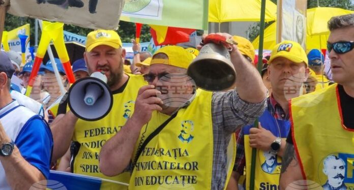 Учителите в Румъния решиха да прекратят общата стачка