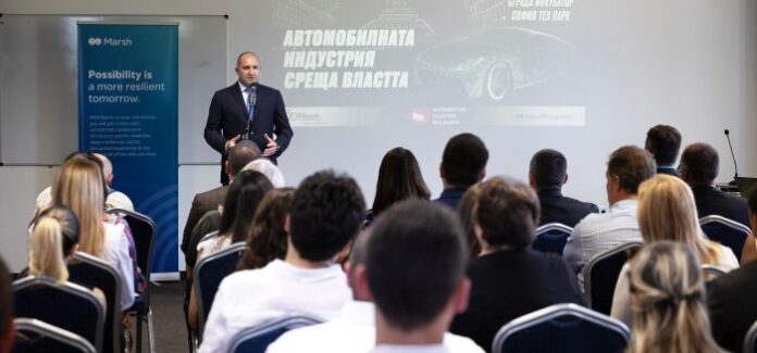 Радев: Необходима е държавна стратегия за развитието на автомобилната индустрия