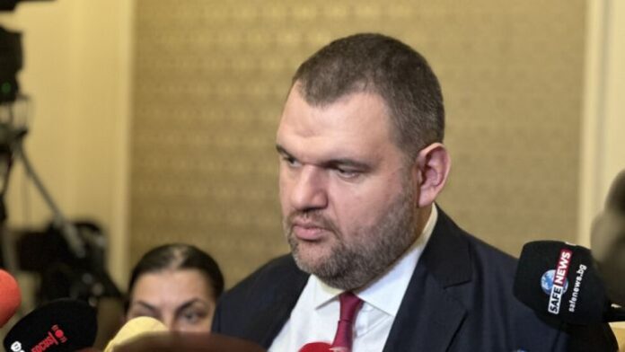 Пеевски: Разговаряме с ГЕРБ и ПП-ДБ за общ проект за промени в Конституцията